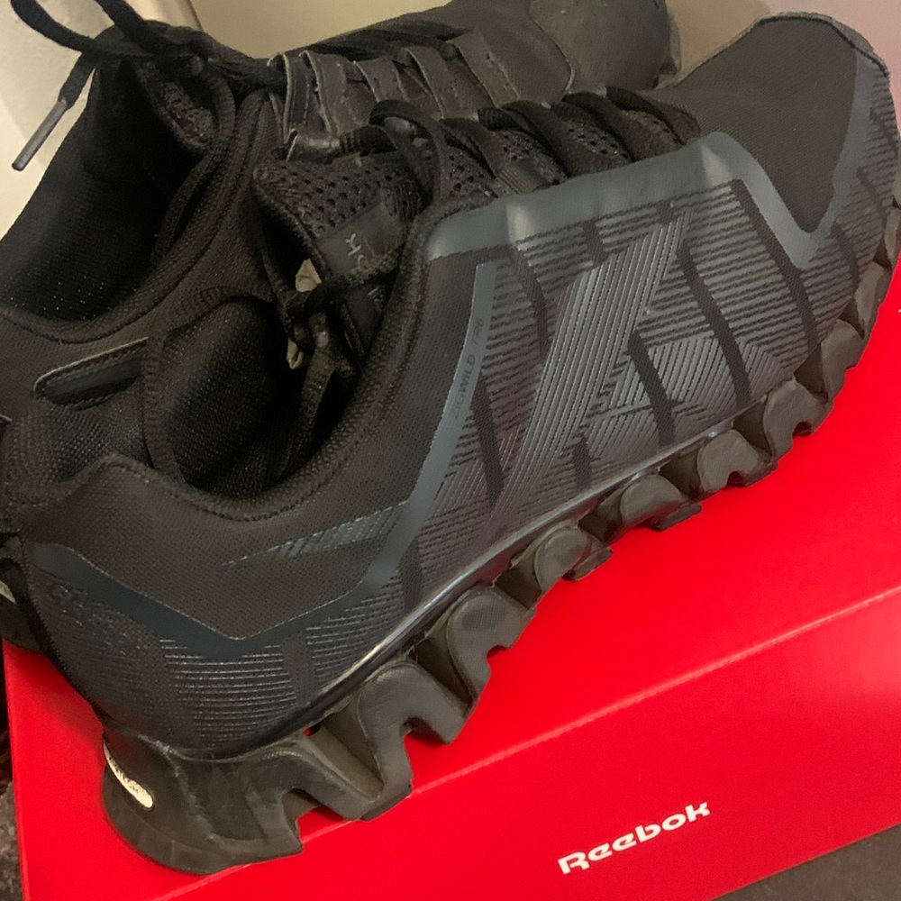 Reebok Men's All-Black Athletic Shoes - Picture 9 of 13